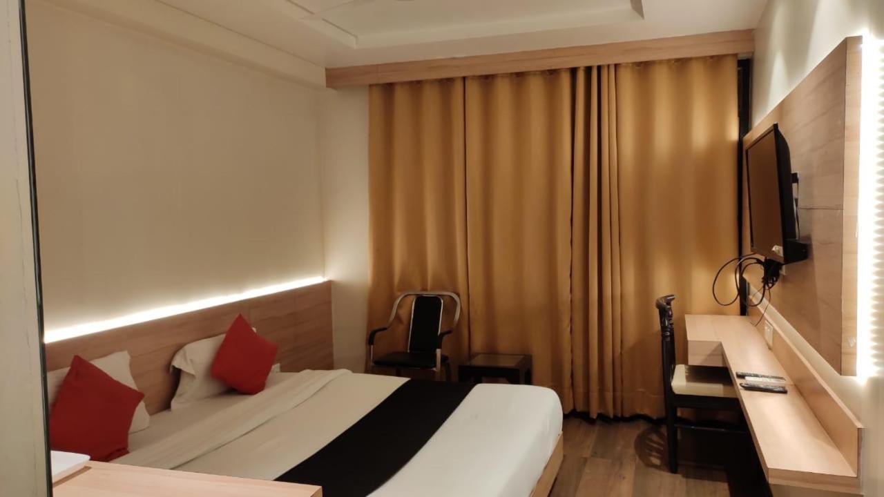 Hotel Poseidon Inn Lucknow Exterior foto